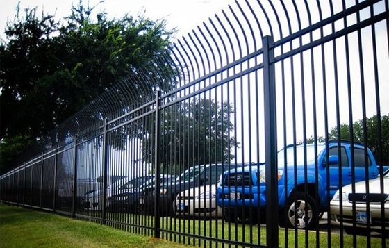 Systèmes de clôtures de sécurité à piquets tubulaires métalliques personnalisés pour murs et portes